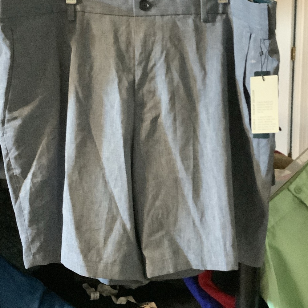 Perry Ellis Men's Light Gray Flat Front golf Shorts moisture wicking, new